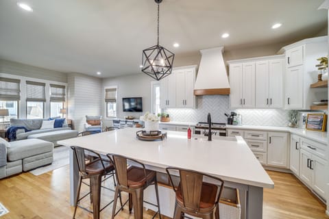 Kitchen | Dining Area | Dishwasher | 1st Floor