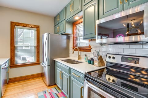 Kitchen | Cooking Basics | Keurig & Drip Coffee Maker | 1st Floor