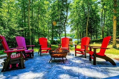 Cozy fire pit area surrounded by lush forest, perfect for relaxing evenings outdoors