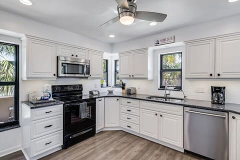 Fully equipped kitchen