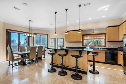 Dining and eat-in bar seating