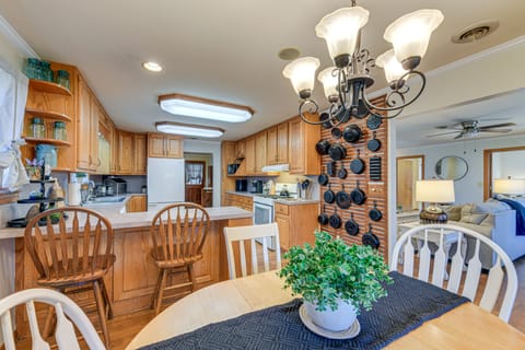 Kitchen | Cooking Basics | Keurig/Drip Coffee Maker | 1st Floor