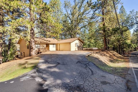 Easy access from the road with plenty of parking for 4 cars