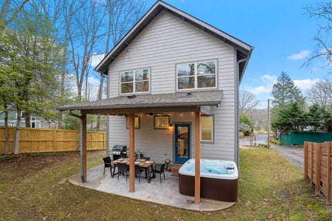 Rear View Hot tub and Outdoor Dining