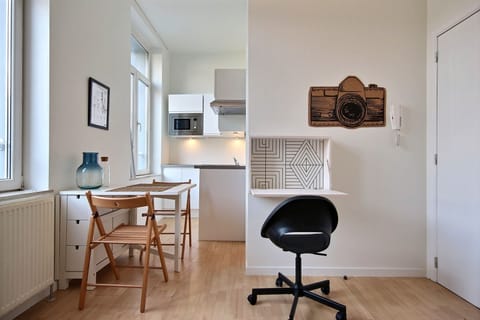 Vue d'ensemble cuisine + salle a manger