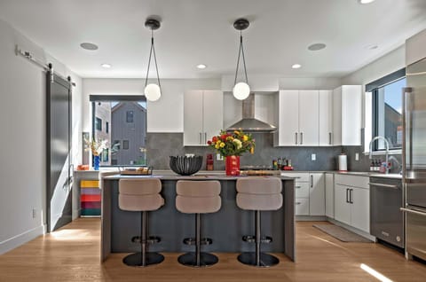 Discover the refined elegance of our kitchen, featuring high-end appliances that make every meal a culinary delight. While preparing dinner, enjoy breathtaking views that add a scenic backdrop to your cooking experience, making each moment special.