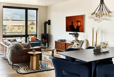 Indulge in our luxurious main-level retreat, where you can watch snow fall or enjoy sunsets over the mountains through expansive windows. With plush seating and a designer gas fireplace, this space is crafted for ultimate relaxation.