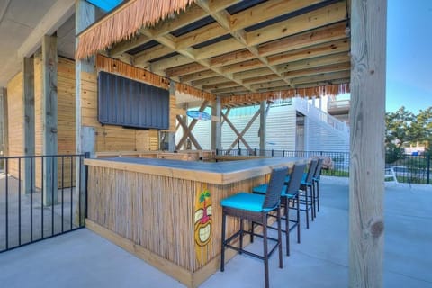 Tiki Bar
GW 12.7.24