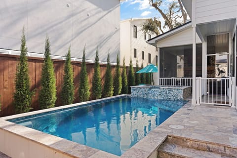 Take It Easy - Pool side relaxation