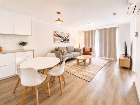 Gather, dine and relax in this light-filled open-plan space, where the dining area, modern kitchen and comfortable lounge come together beautifully. Whether you`re sharing a meal, catching up over a coffee or enjoying a quiet evening, there`s plenty of ro