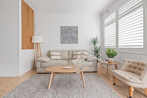 After a day at the beach, unwind on the sofa with your favourite Netflix series in the inviting, open-plan living area. 
