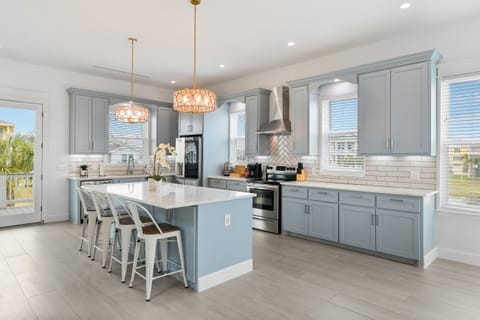 Spacious and bright kitchen