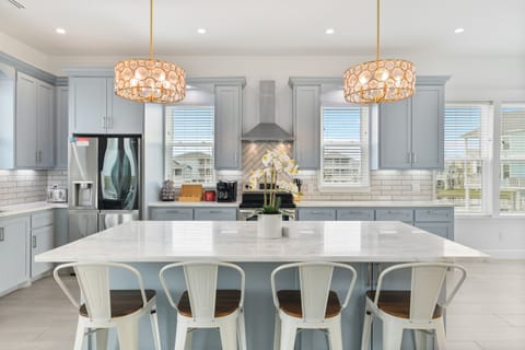 Large island with seating