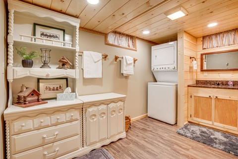 Full Bathroom | Basement | In-Unit Laundry