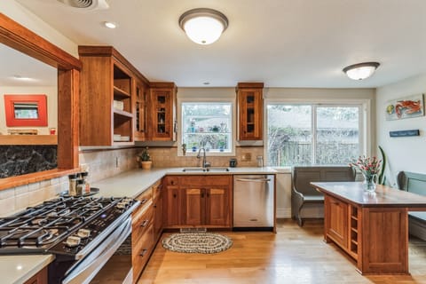 Indoors, Kitchen, Cooktop, Hardwood, Lamp