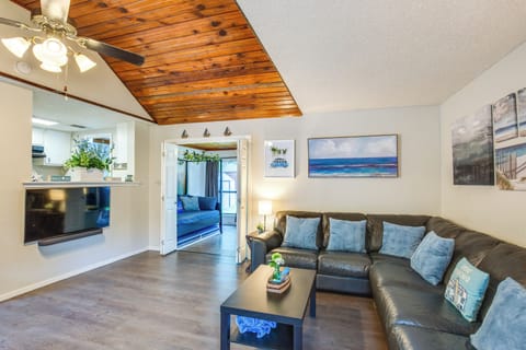 Lake Dallas Vacation Rental | 3BR | 2BA | 1,450 Sq Ft | Access Only By Stairs