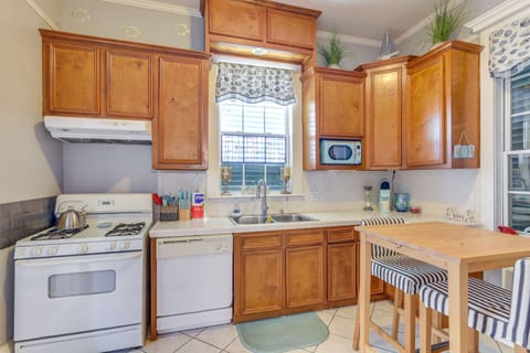 Galveston Vacation Rental | Studio | 1BA | Stairs Required | 480 Sq Ft