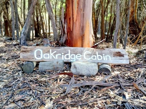 Oakridge Cabin Sign