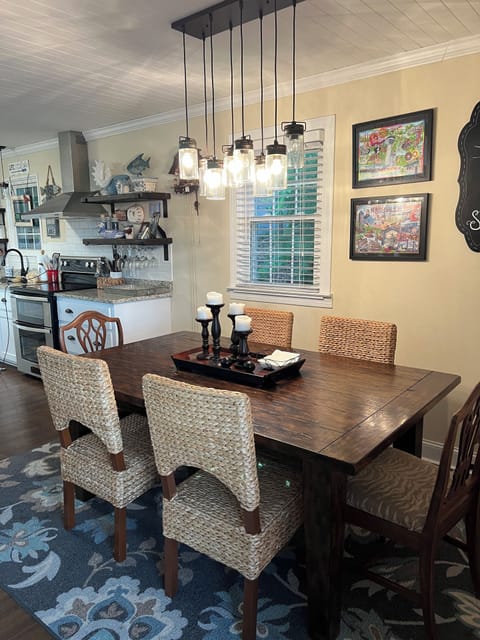 Dining room adjacent to kitchen