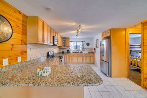 Kitchen | Refrigerator | Dishwasher | 2nd Floor