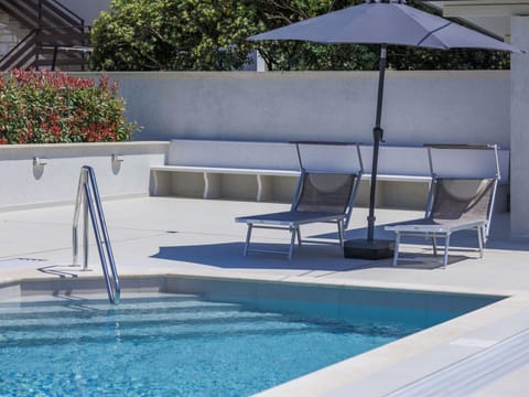 Water, Property, Plant, Swimming Pool, Azure, Sunlounger, Outdoor Furniture, Shade, Architecture, Chair