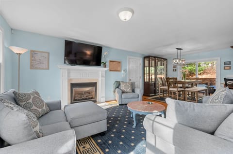 A comfortable and inviting open floor plan - 9 Alonzo Road Harwich Port Cape Cod - Don't Think Twice - NEVR