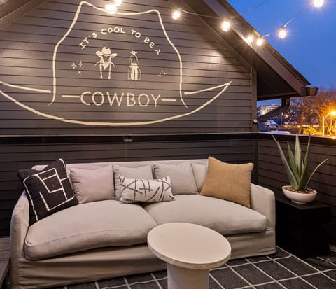 3rd Floor: Private rooftop deck with mural, lounge area, bistro lights, hot tub and spectacular view of Downtown Nashville.
*Hot Tub is Out of Order currently.*