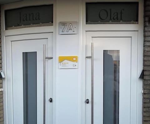 Entrance / Reception