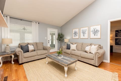 Living Room w/TV Streaming