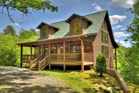 The Boonedocks is a gorgeous Ellijay Cabin Rental