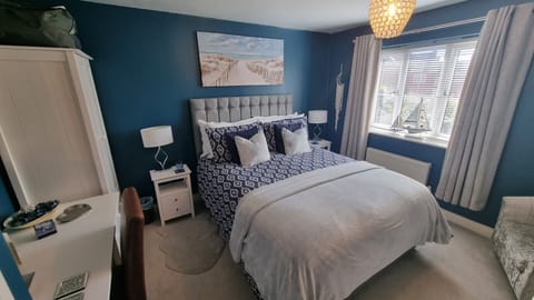 Bedroom 1 - Executive Double Room with Kingsize Bed (1)