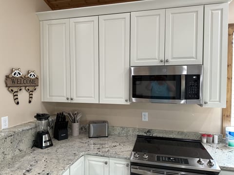 Toaster, Blender, knives, kitchen utensils.