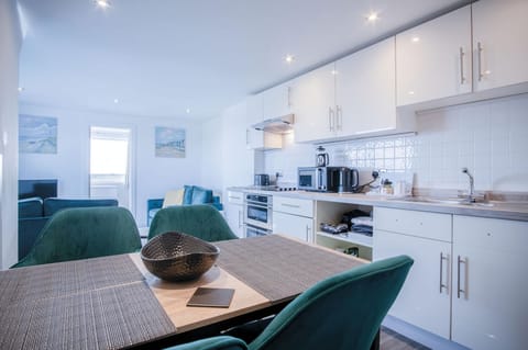 Oasis - 2 Bedroom Apartment - Ocean Breeze (4693)