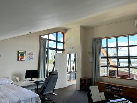 Bedroom/ home office