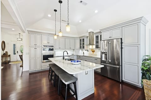 Fully equipped and modern chef's kitchen.