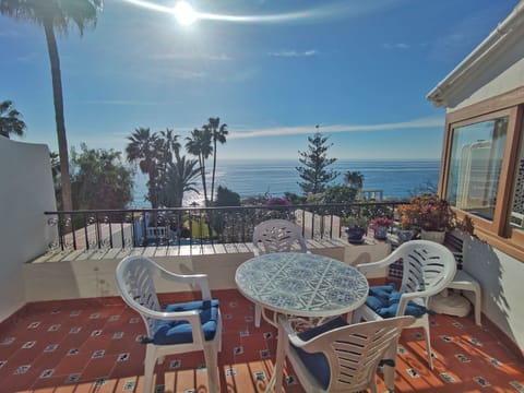 Sea views private balcony, accesses window to kitchen