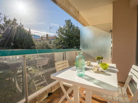 Cloud, Sky, Furniture, Shade, Outdoor Furniture, Wood, Table, Sunlounger, Folding Chair, Outdoor Table