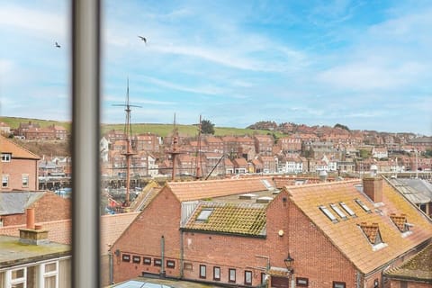 Anchor Reach, Whitby- Host & Stay