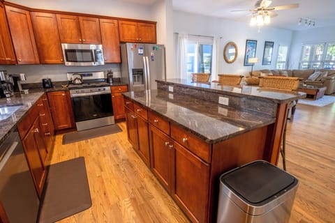 Main Level | Kitchen