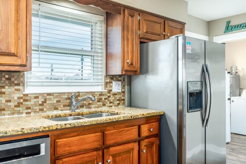 008 Cheles Bayside Cottage Modern Kitchen