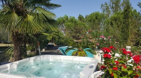 Outdoor spa tub