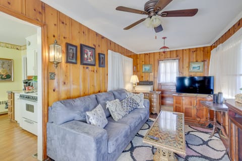 Sitting Room | Flat-Screen TV