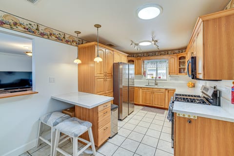 Kitchen | Dishwasher | Spices | Cooking Utensils | Dishware & Flatware