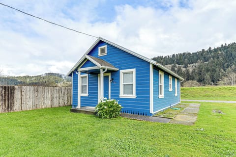 Orick Vacation Rental | 2BR | 1BA | 750 Sq Ft | 2 Steps Required