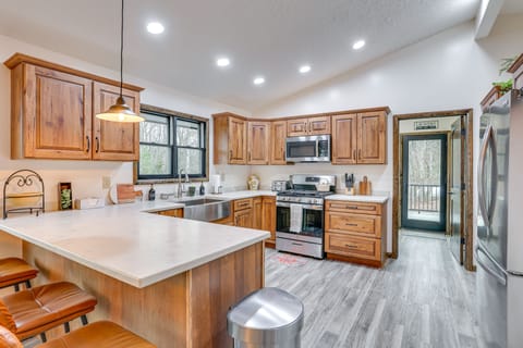 Kitchen | Main Level | Dishwasher | Drip Coffee Maker | Toaster