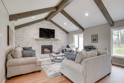 Longview Vacation Rental | 4BR | 4.5BA | 3,900 Sq Ft | Step-Free Access