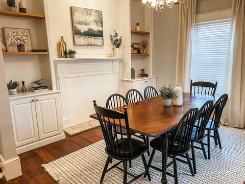 Dining Room - seating for 8