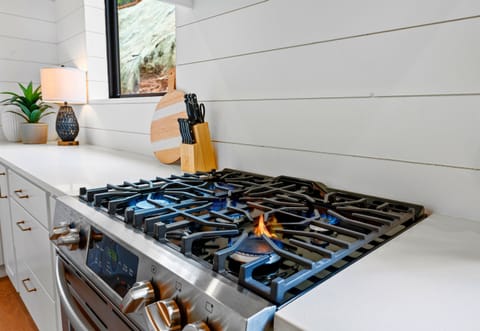 Fire up the flavor! Our chef-ready stove is where your culinary adventure begins. Get ready to sizzle and sauté with a view!