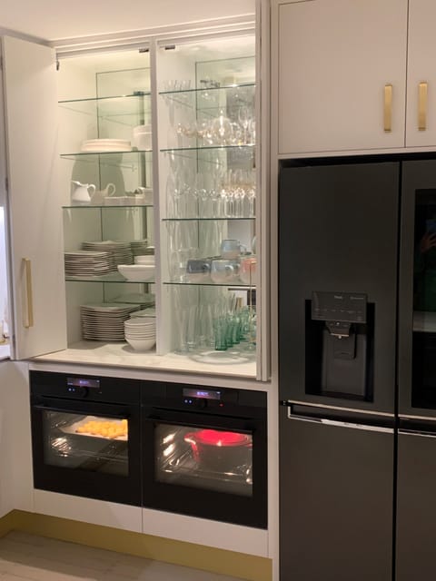 Double ovens & plates/glasses for 20 guests.