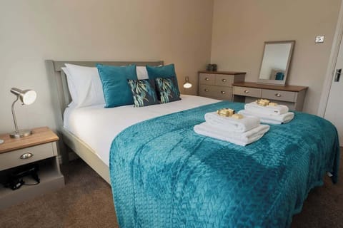 The Bedroom: you will get a restful nights sleep in the double bed, with professionally laundered fresh linens for every stay.